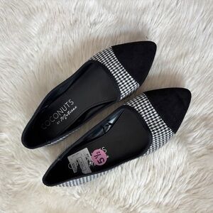Coconuts by Matisse Houndstooth Black Pointed Toe Flats